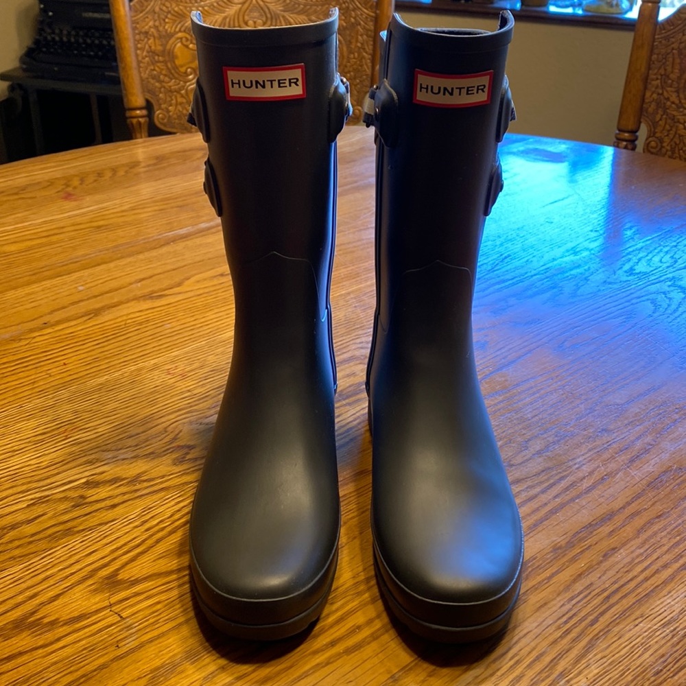 Hunter Boots are like new.  They are a gray size 7.